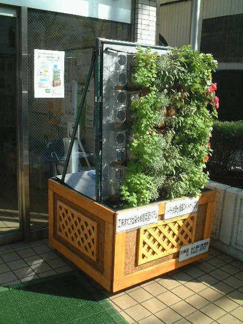 ペットボトルを利用した植物栽培器及びそれを用いた立体花壇
